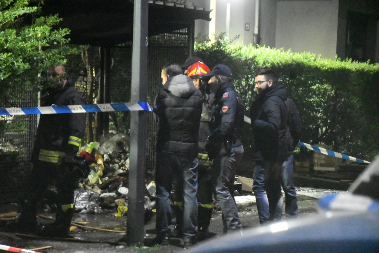 Cadavere mutilato, decapitato e bruciato in strada FOTO E VIDEO