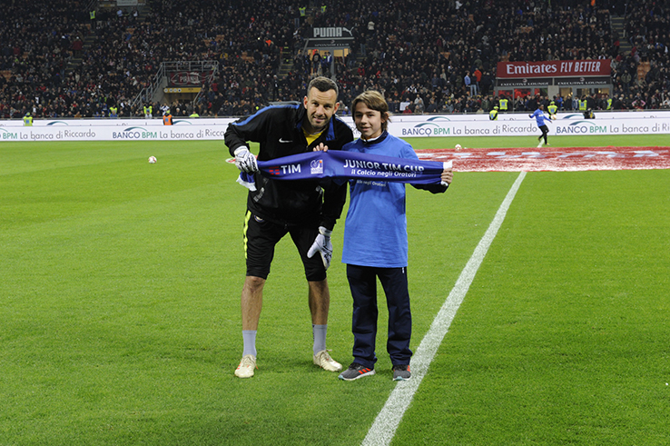 Handanovic con sciarpa JTC(1)