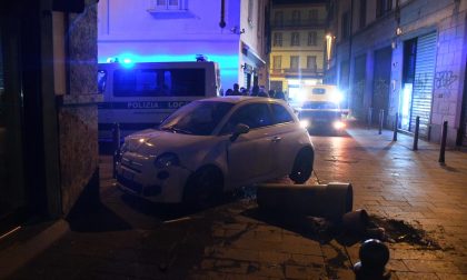 Perde il controllo dell'auto e si schianta in via de Gradi