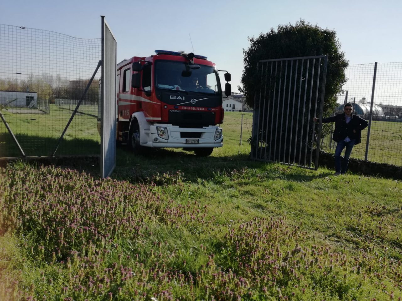 Pompieri a Macherio nel centro sportivo LE FOTO