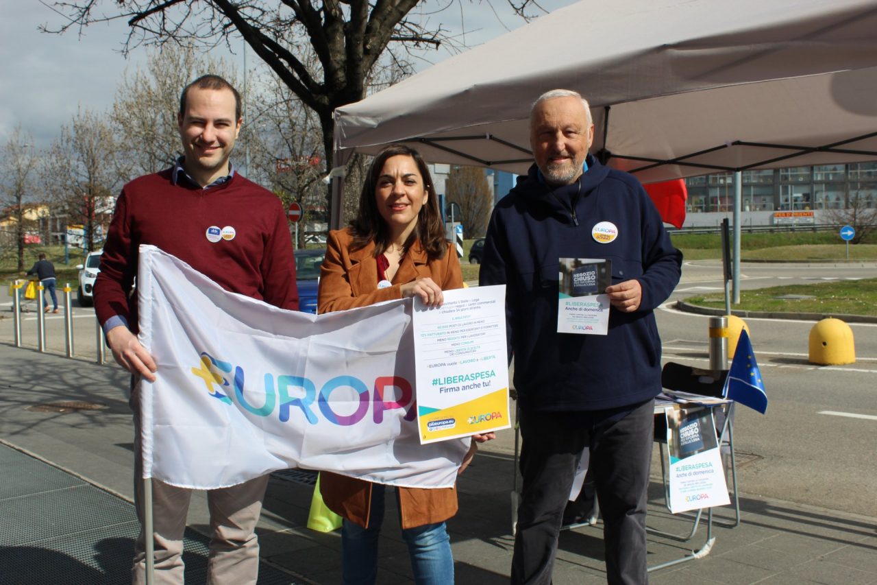 Negozi aperti la domenica: “Più Europa” raccoglie le firme