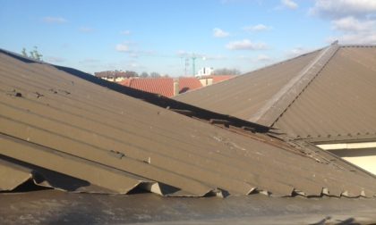 Vento forte in Brianza: divelta una porzione di tetto dell’Ipsia Meroni a Lissone
