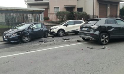 Violento scontro in via Puccini, due feriti FOTO
