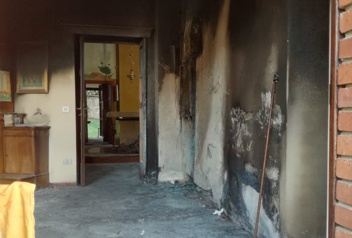 Incendio nella sacrestia della chiesa FOTO