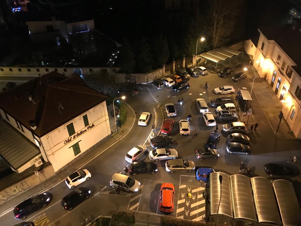 Tassisti abusivi in stazione a Seregno
