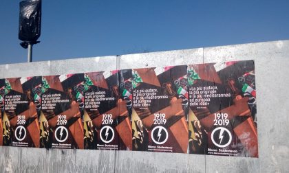 Manifesti fascisti sui muri di Besana
