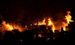 Incendio devasta una stalla, animali salvi per miracolo FOTO e VIDEO