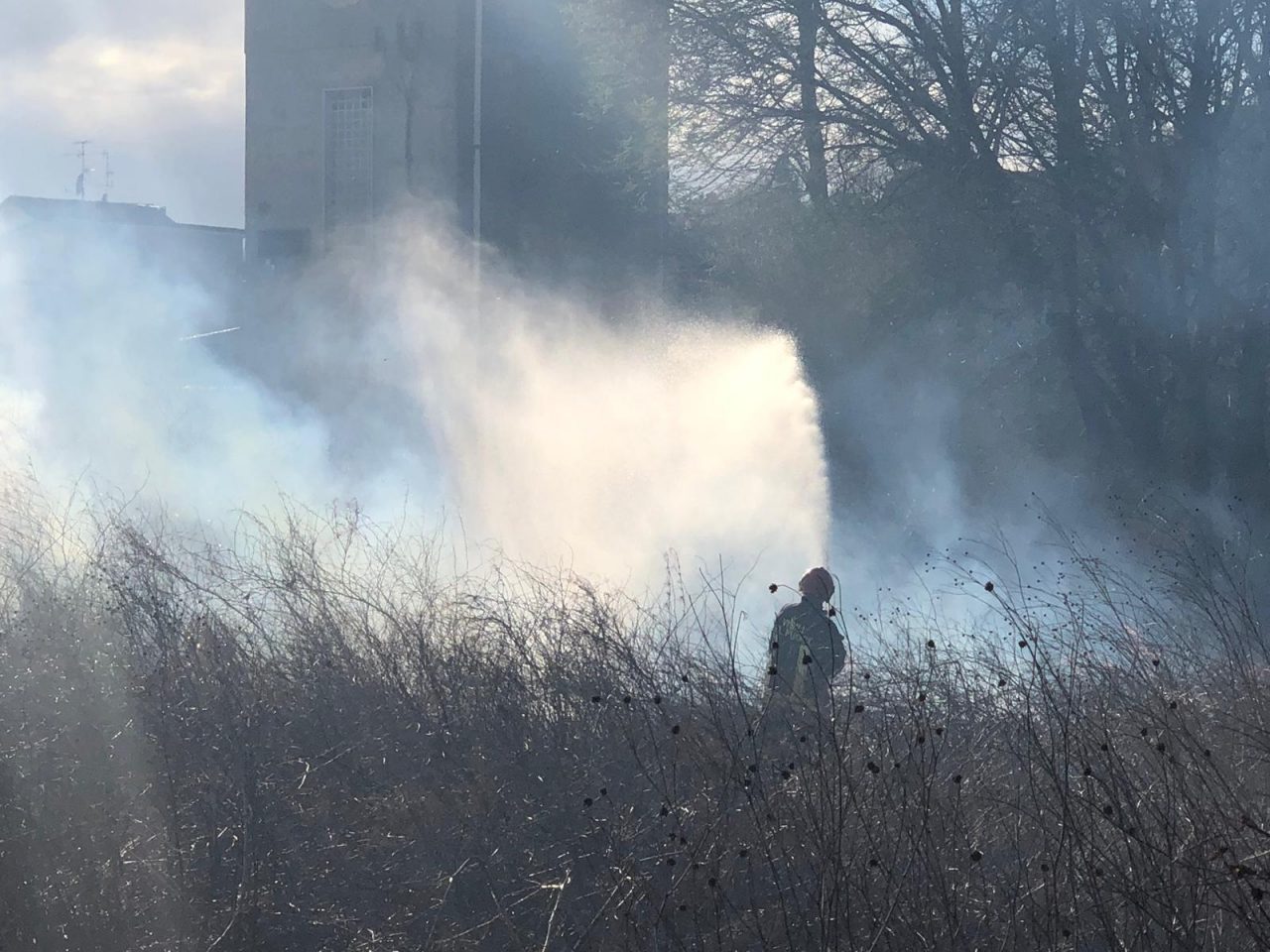 Incendio in via Lippi, Vigili del fuoco in azione FOTO
