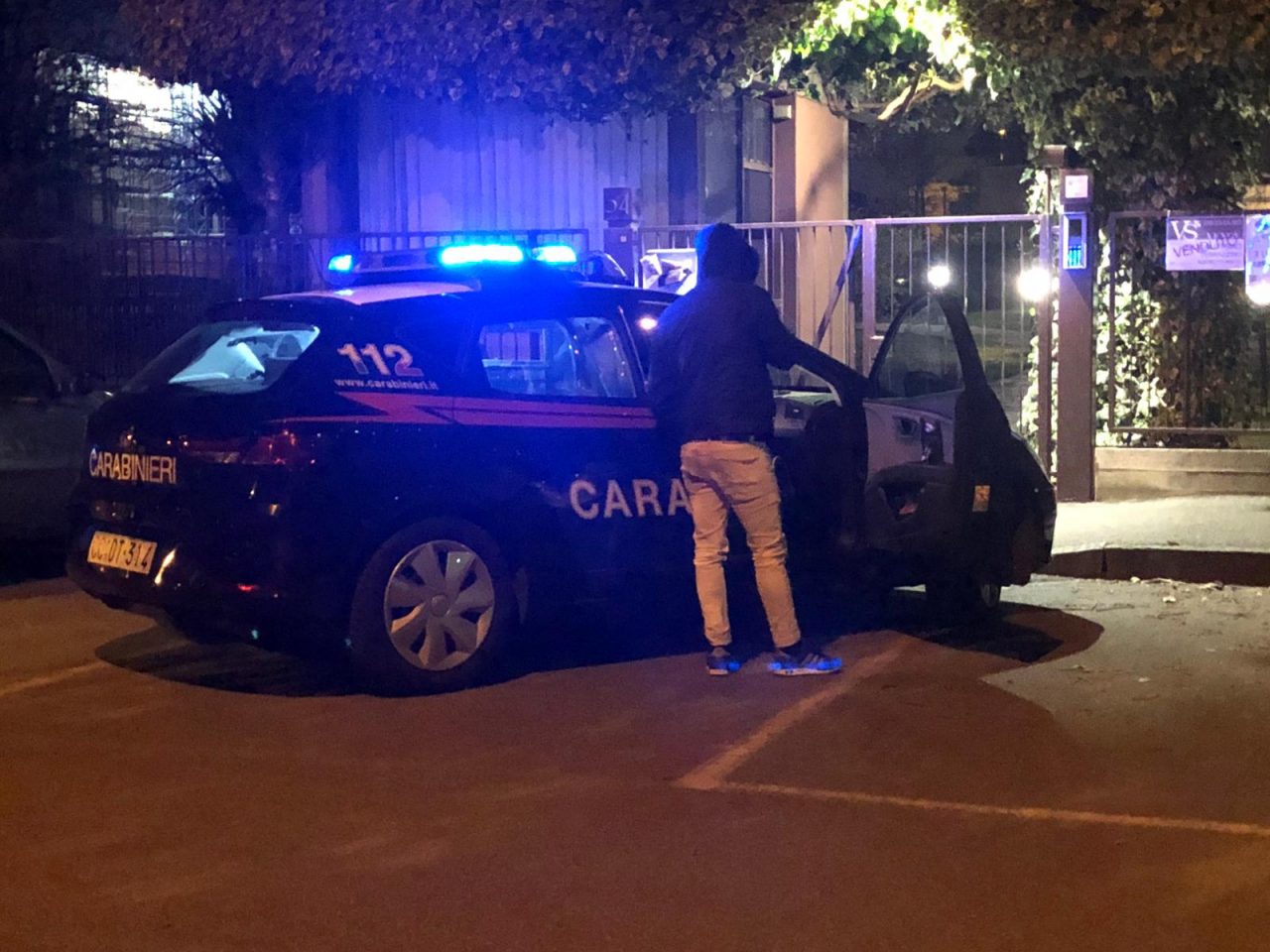 Chiedono la pizza a domicilio ma è un pretesto per rapinare il fattorino