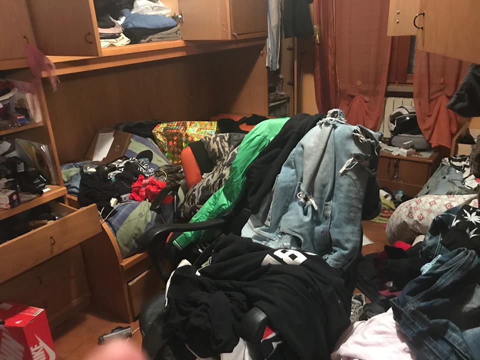 Casa sottosopra dai ladri, la proprietaria li mette in fuga FOTO
