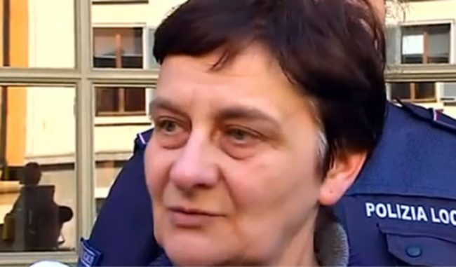 Autobus sequestrato, il racconto della bidella: “1 ora e 15 minuti di terrore” VIDEO