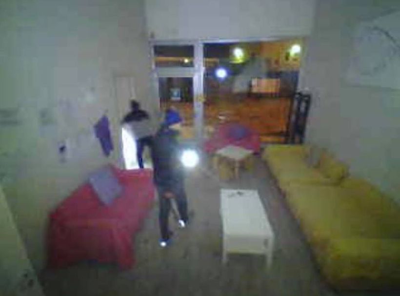 Furto nella scuola di danza, ladri ripresi dalle telecamere