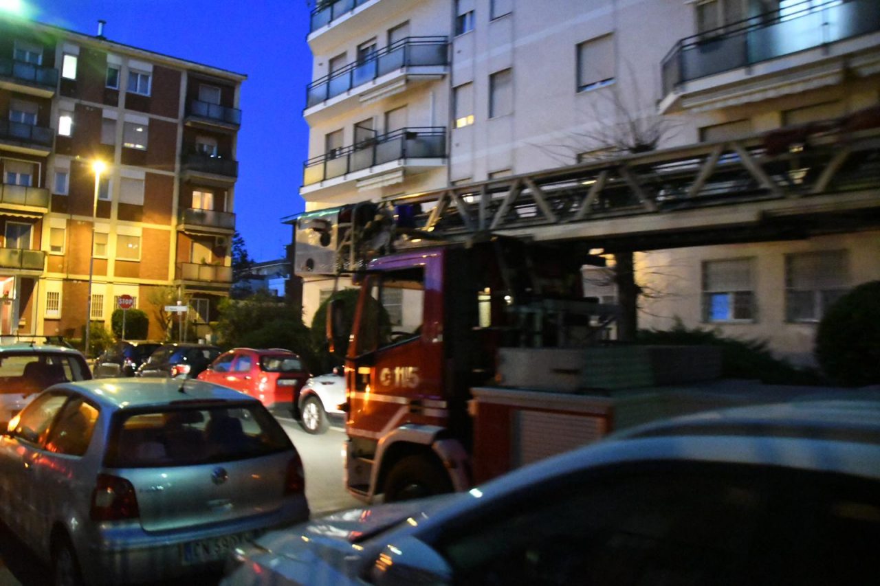 Tanta paura per un pentolino dimenticato sul fuoco FOTO e VIDEO