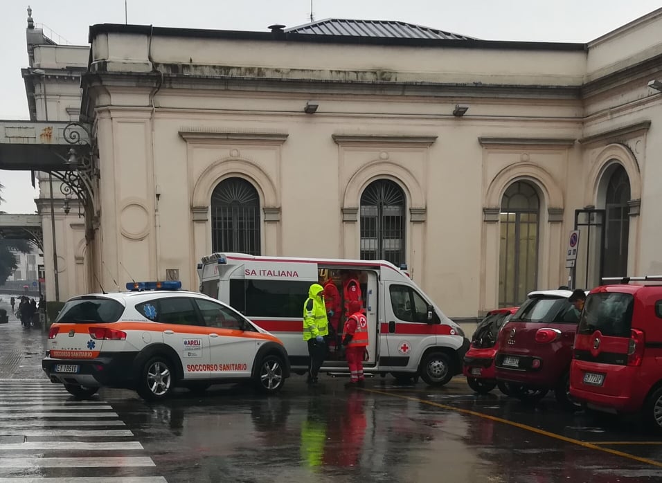 Crisi epilettica in stazione, paura per una 22enne