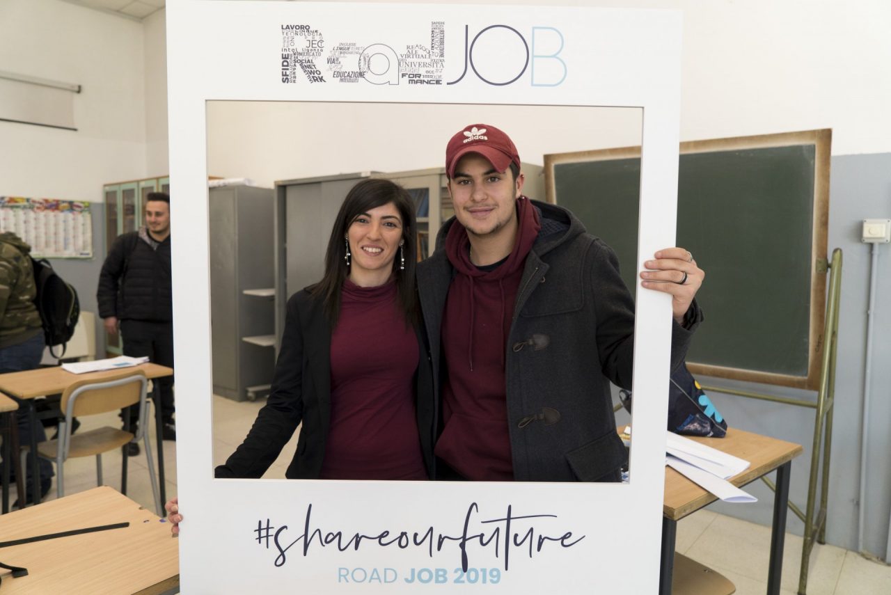 Roadjob: il mondo del lavoro bussa alle scuole