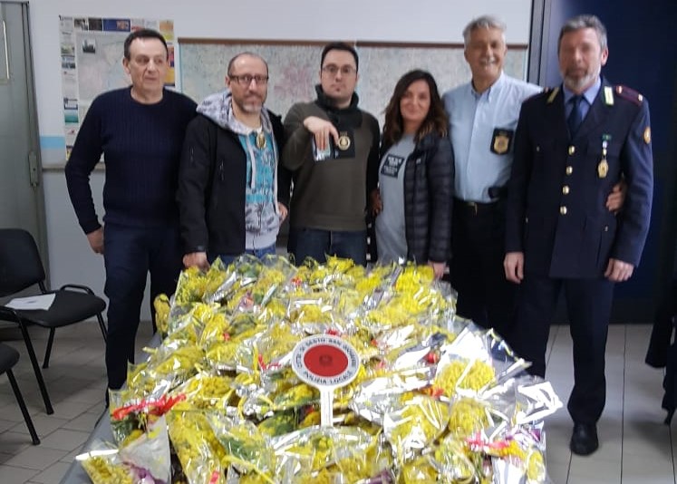 Sequestri, Daspo e multe per i venditori abusivi di mimose