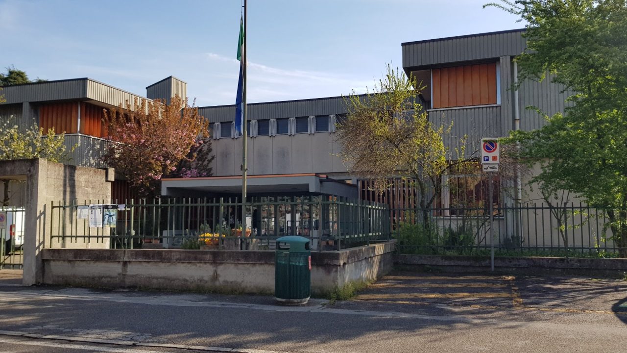 Amianto nella scuola media di Arcore, aule chiuse e alunni trasferiti