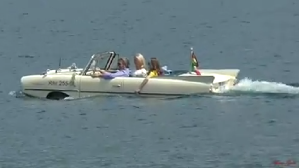 Con la Cadillac nel  lago. Foto e Video