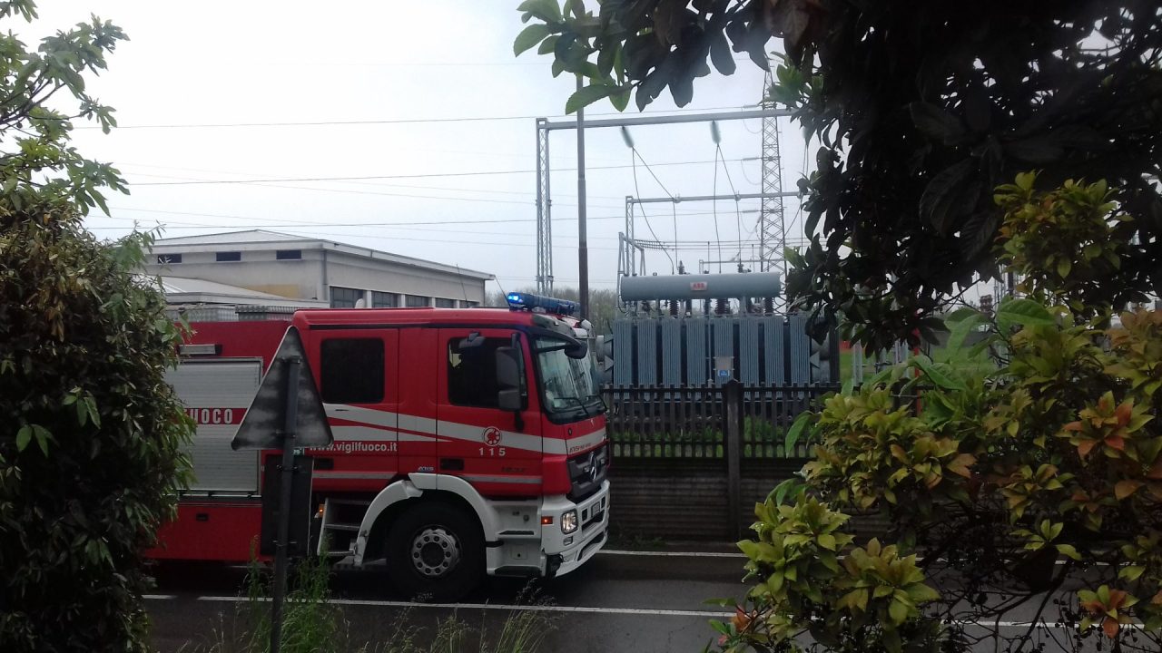 Principio di incendio alla cabina Enel di Villanova
