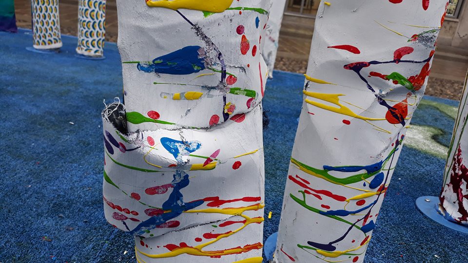 Autismo, danneggiati jeans di un giovane artista