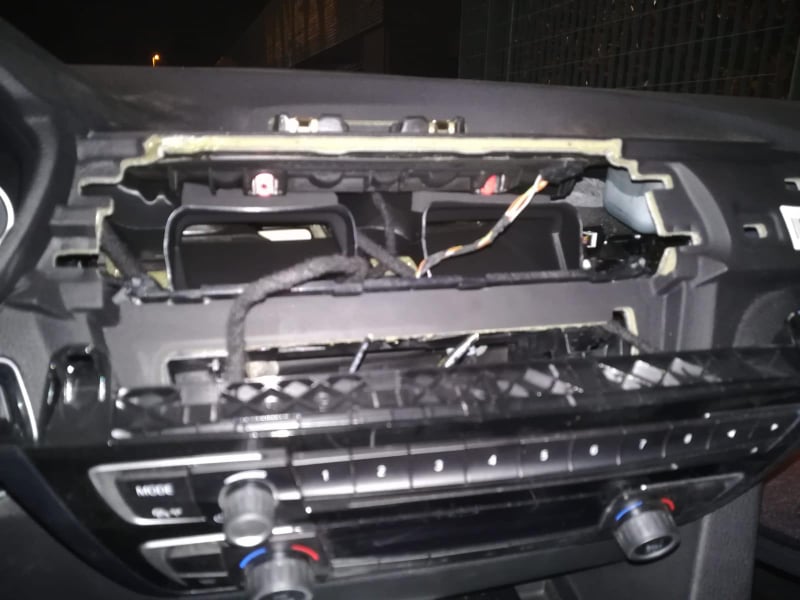 Giussano, Bmw cannibalizzata: rubano navigatore, volante e tutta la plancia