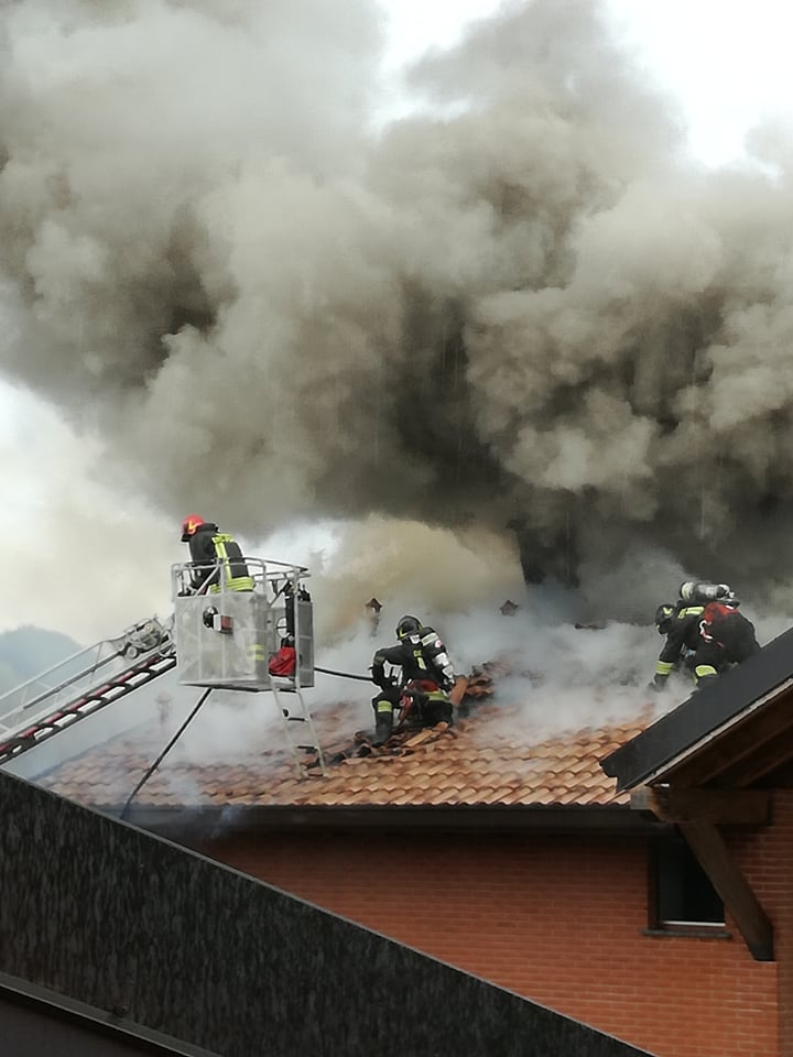 Lesmo, incendio in via Donatori del sangue