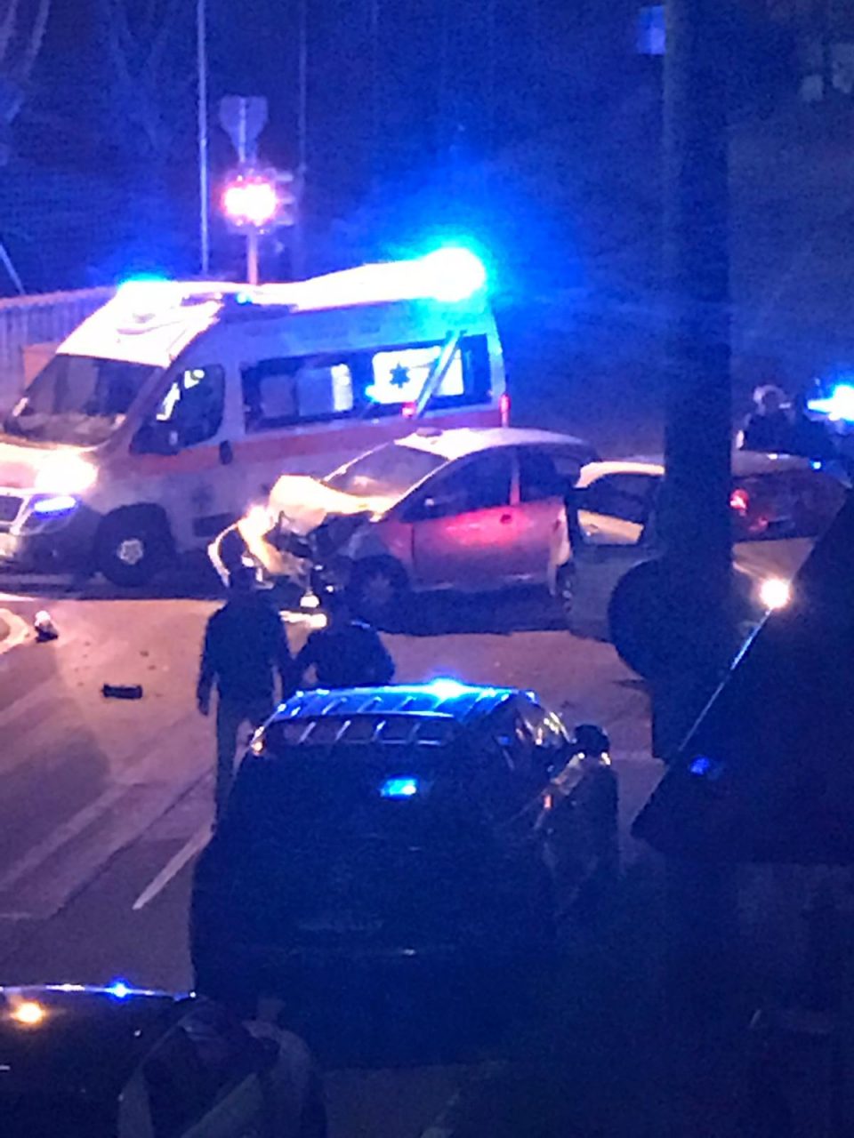 Incidente a Grezzago, abbattuto il semaforo