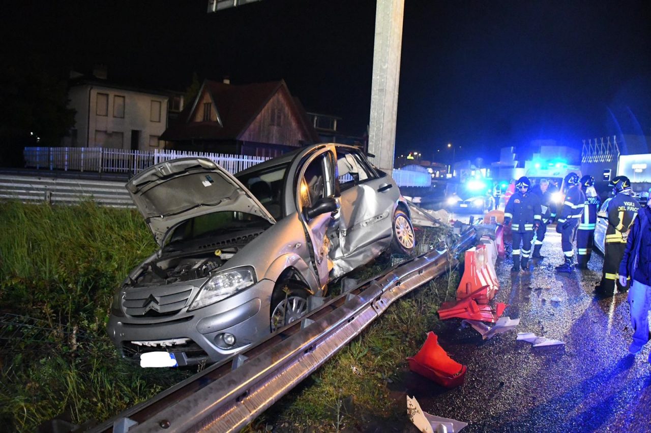 Incidente in Valassina: 55enne perde il controllo dell’auto e finisce fuori strada FOTO e VIDEO