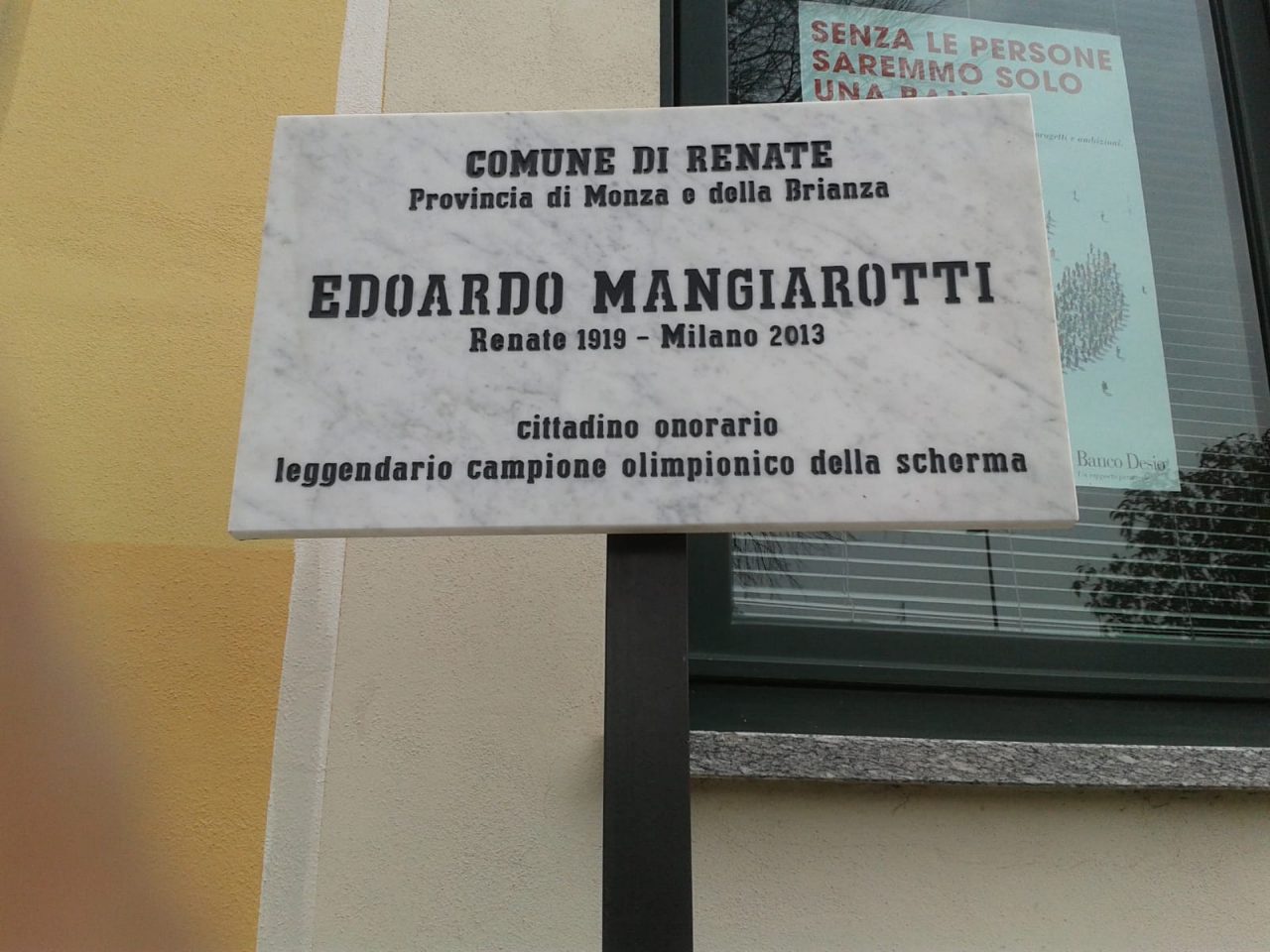 Renate, figuraccia sulla lapide in memoria di Mangiarotti