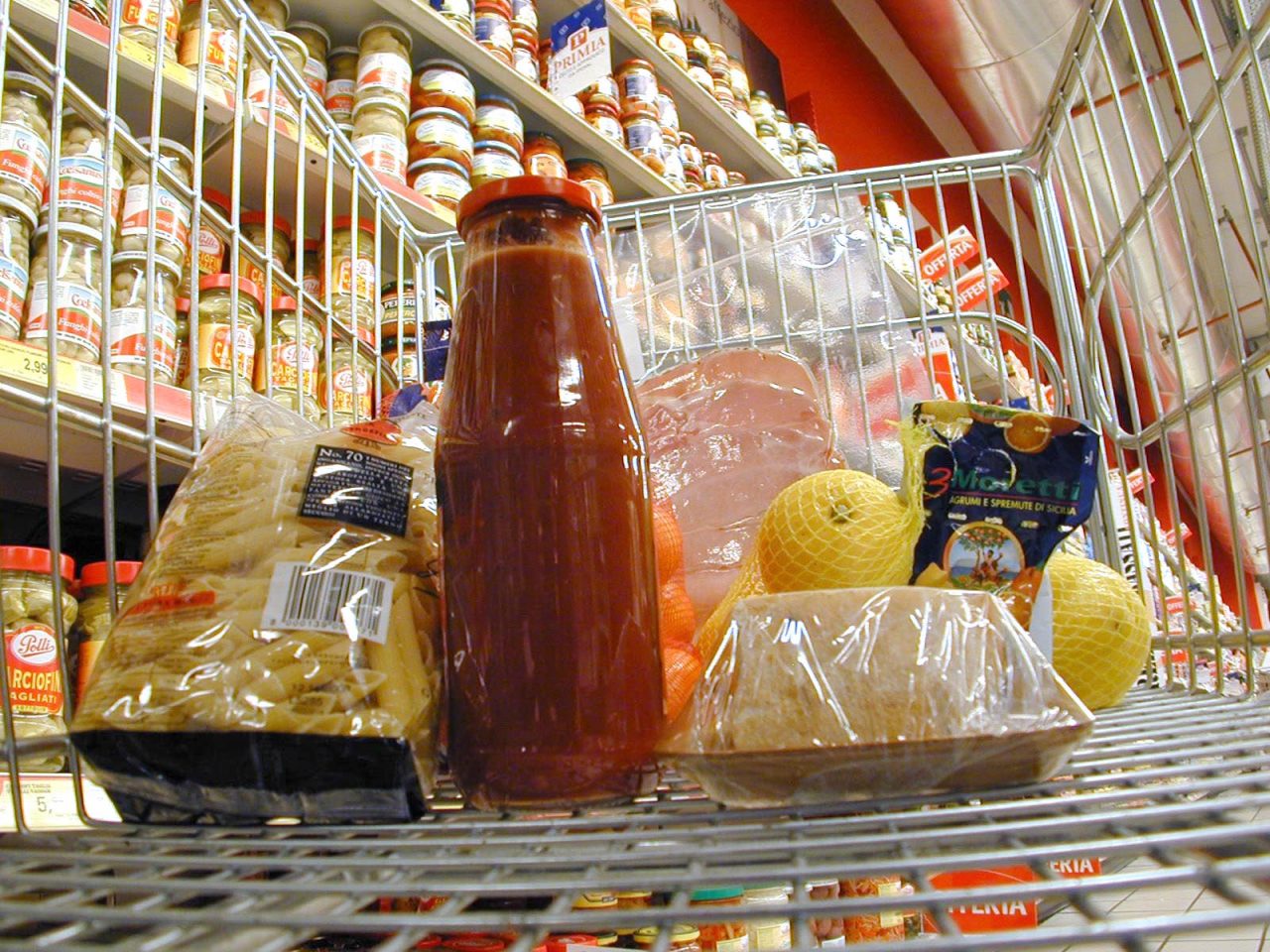Accesso in base al giorno di nascita nei supermercati di Solaro