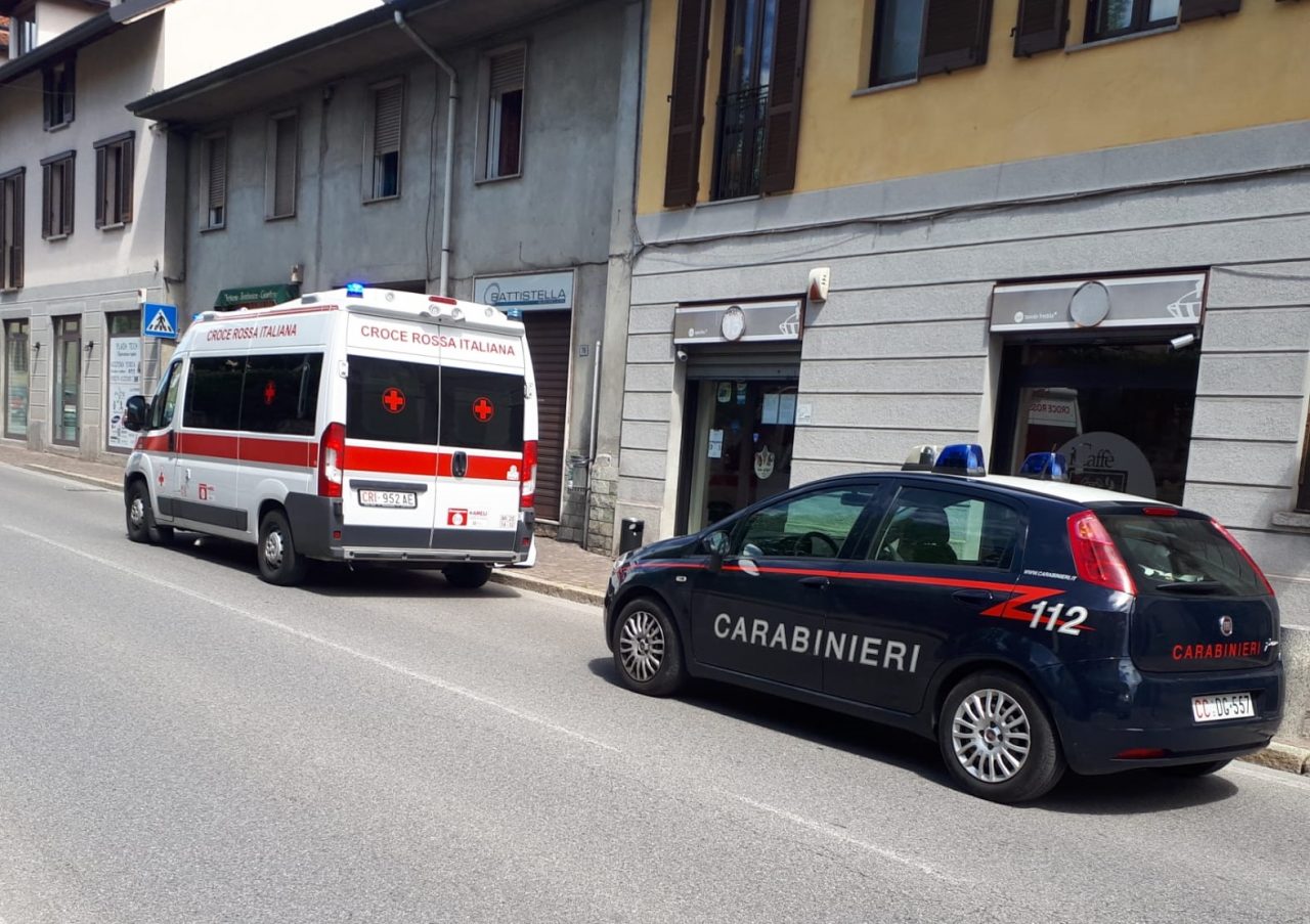 Lite al bar, arrivano ambulanza e Carabinieri