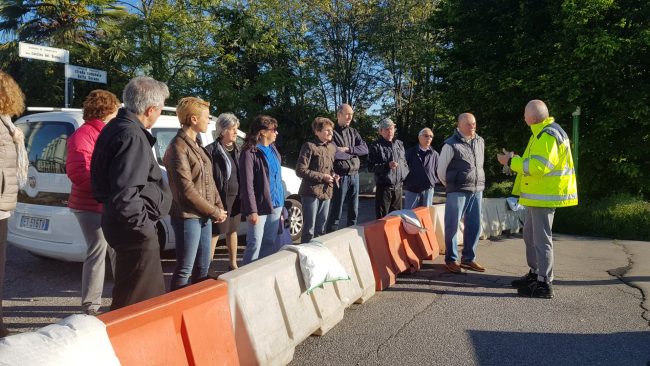 Chiusura della Santa: dopo l’incontro con i residenti il Sindaco non cambia idea