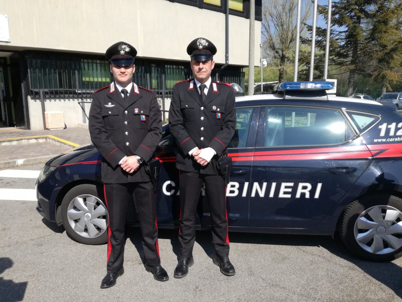 Ventiseimila firme per un’onorificenza al carabiniere eroe che salvò i ragazzi del bus sequestrato