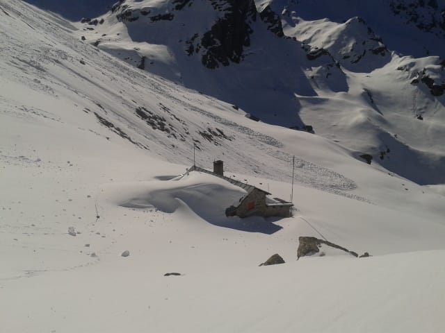 Capanna Carate, ecco il rifugio sommerso dalla neve