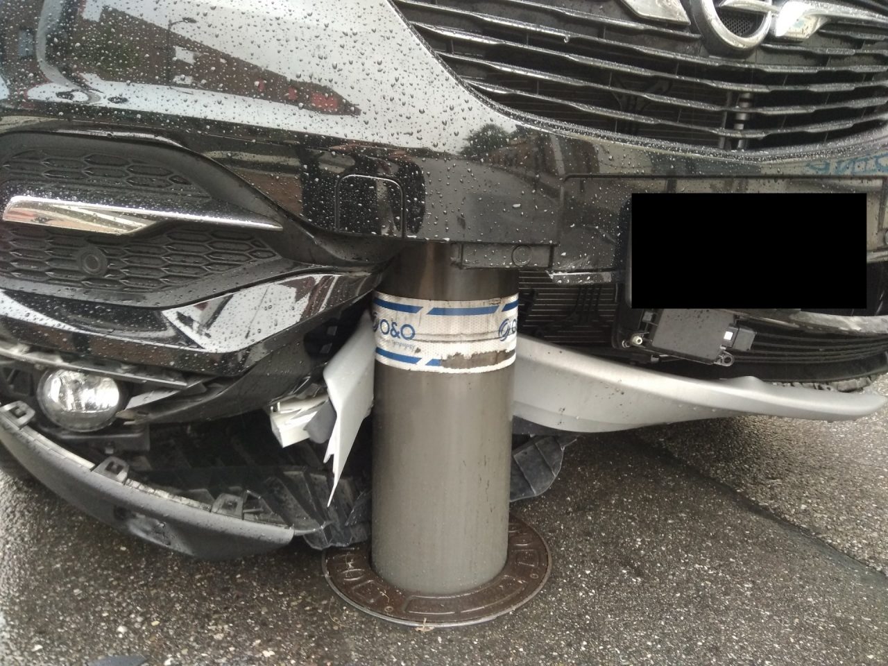 Il dissuasore mobile di via Mazzini a Trezzo investito già 11 volte