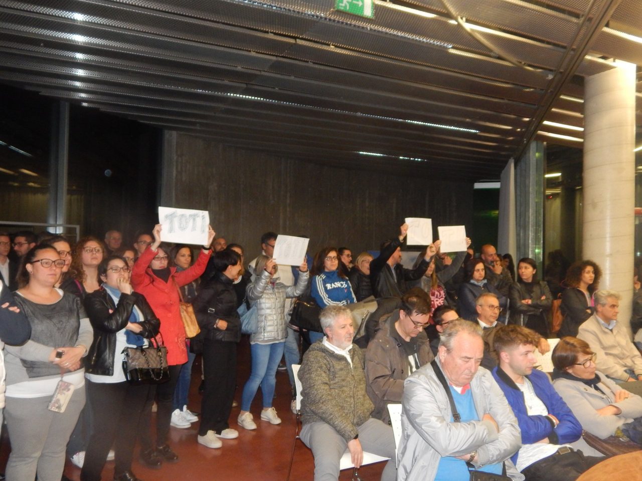 Seveso, il comitato genitori della Toti in Consiglio: “Vogliamo delucidazioni”