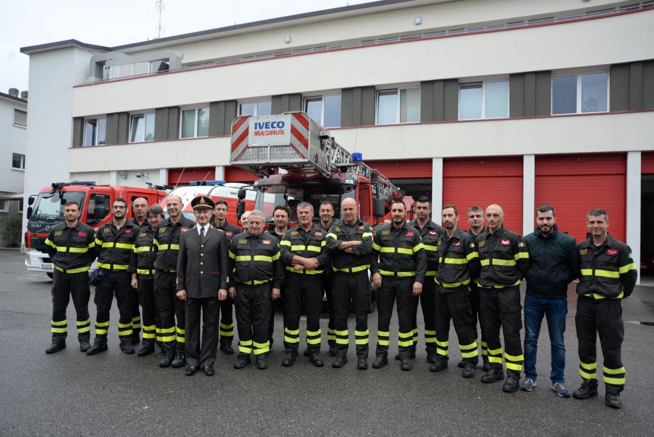 I Vigili del fuoco festeggiano l’arrivo del primo comandante VIDEO