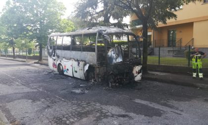 Seveso, il sindaco Allievi sul pullman scolastico bruciato: "Sconcertati"