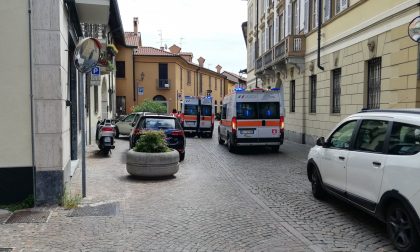 Duplice malore in via Cavour a pochi minuti uno dall'altro