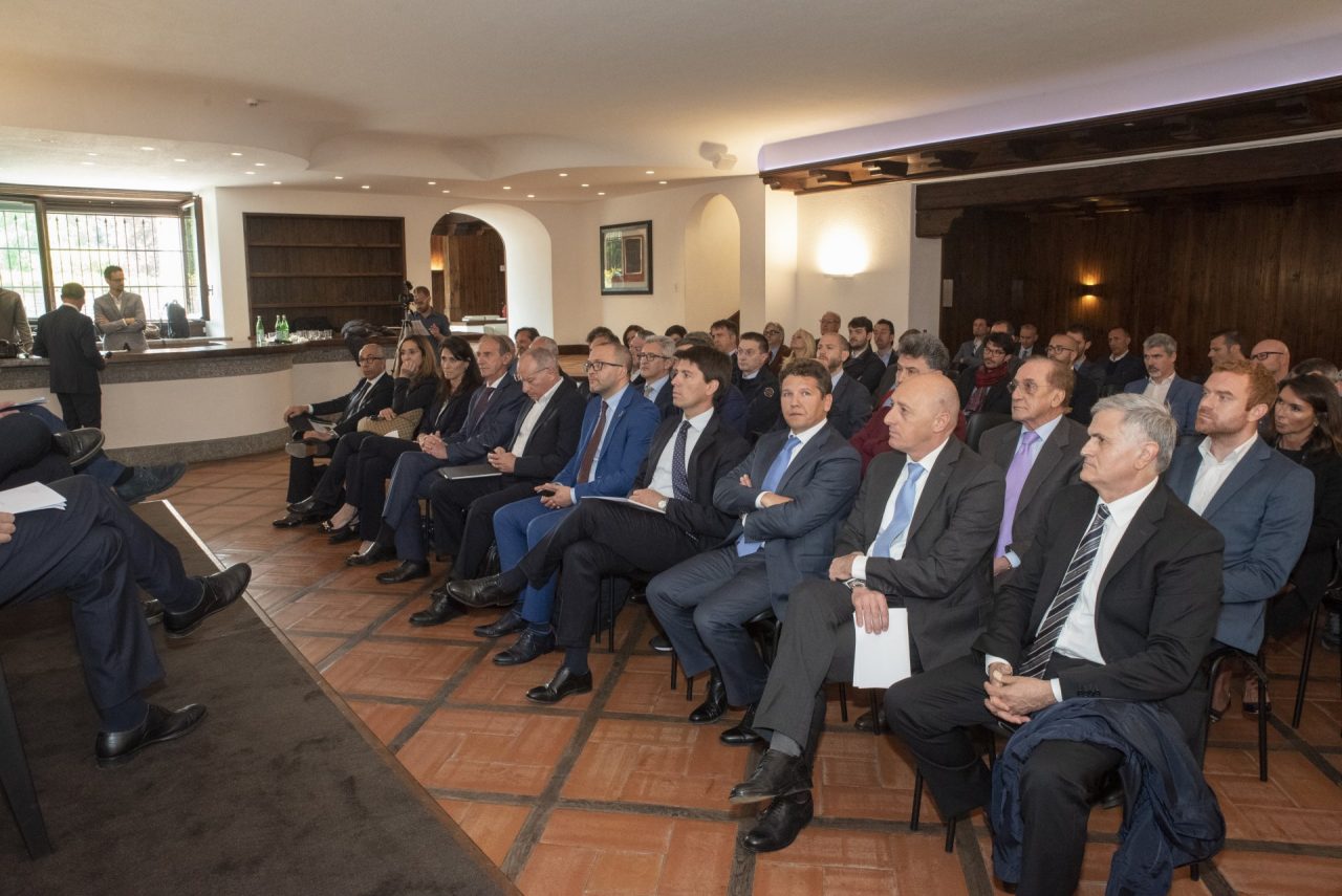 Centri commerciali chiusi la domenica: gli operatori dicono “no” VIDEO