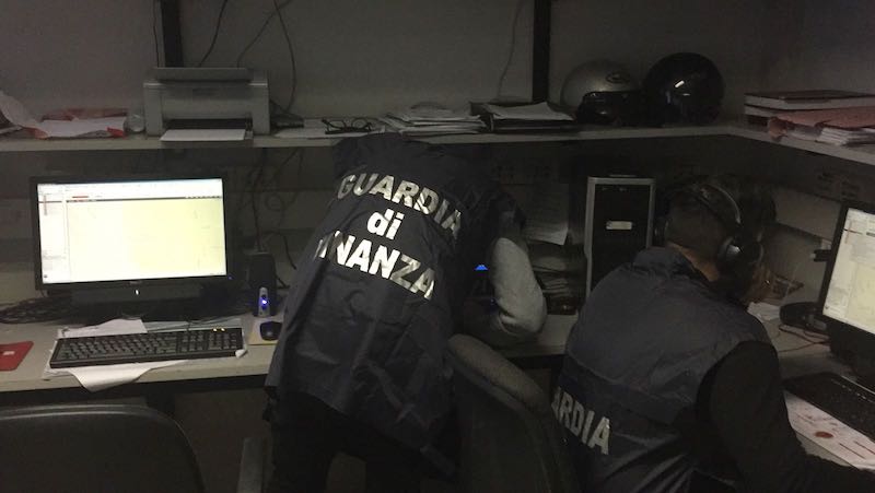 Riciclaggio internazionale su gare di Formula 1: estradato un componente dell’associazione