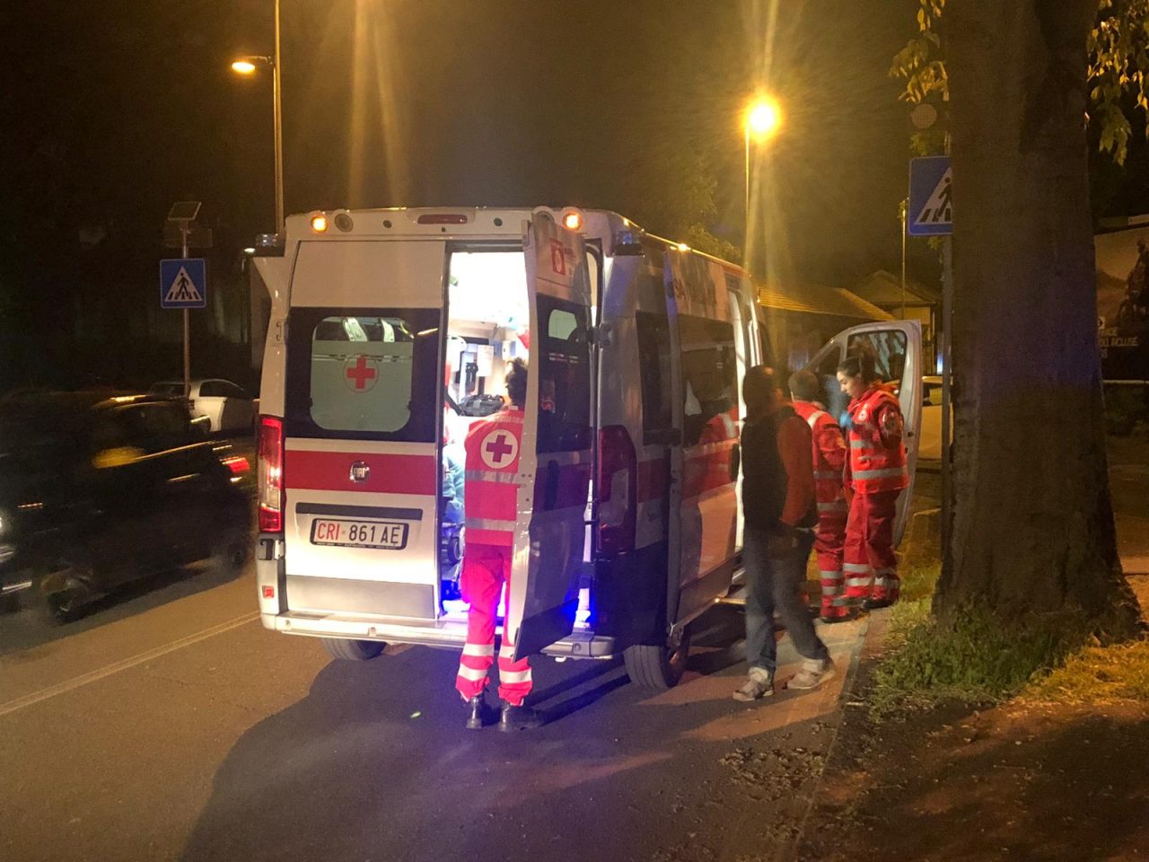 Ragazzina investita sulle strisce a Monza finisce in ospedale FOTO