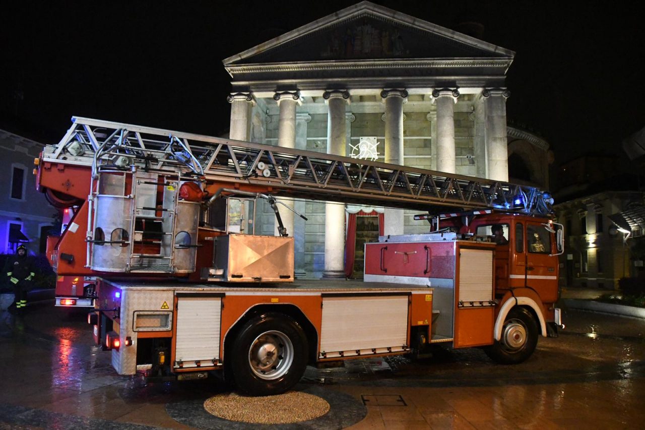 Incendio in appartamento nel centro di Seregno