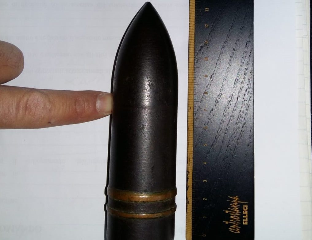 Avevano una bomba in casa e la usavano come schiaccianoci
