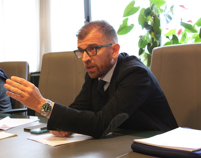 Tante bancarelle a chilometro zero al nuovo mercato rionale