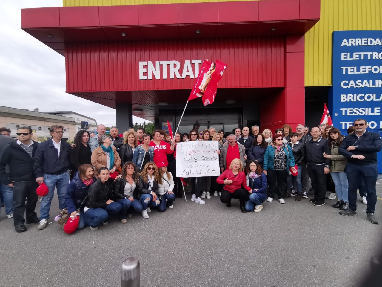 Presidio dei lavoratori Mercatone Uno a Cesano Maderno
