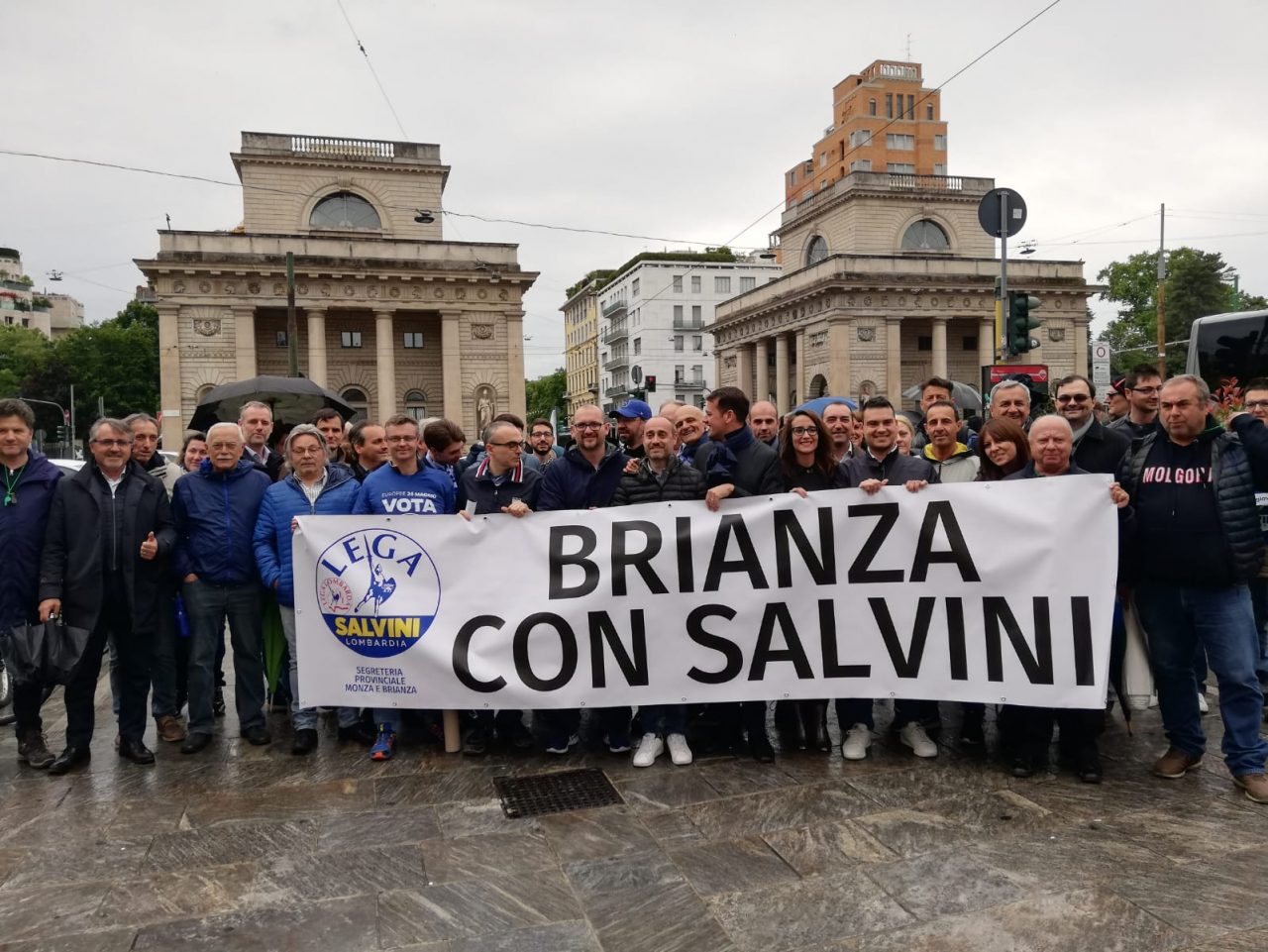 I leghisti brianzoli ieri in piazza Duomo a Milano