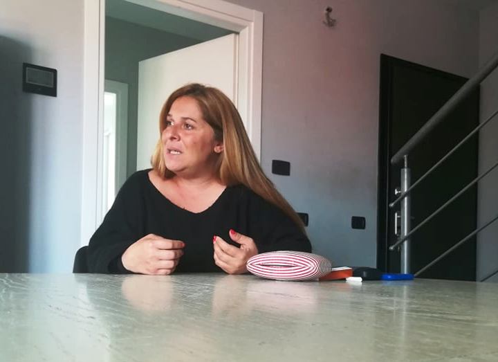 “Mia figlia soggiogata da un santone, aiutatemi”