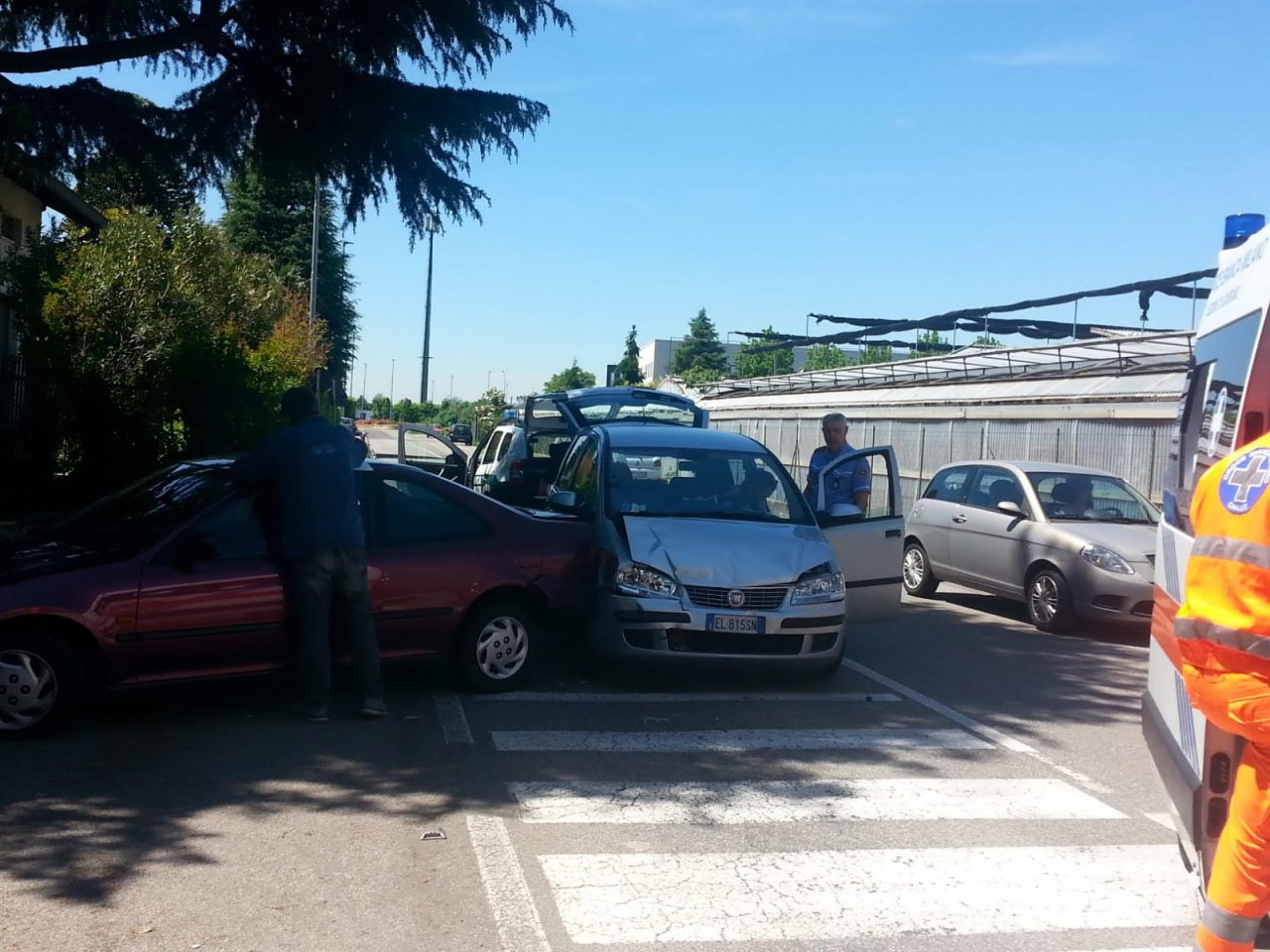 Incidente all’incrocio killer: ferite due donne