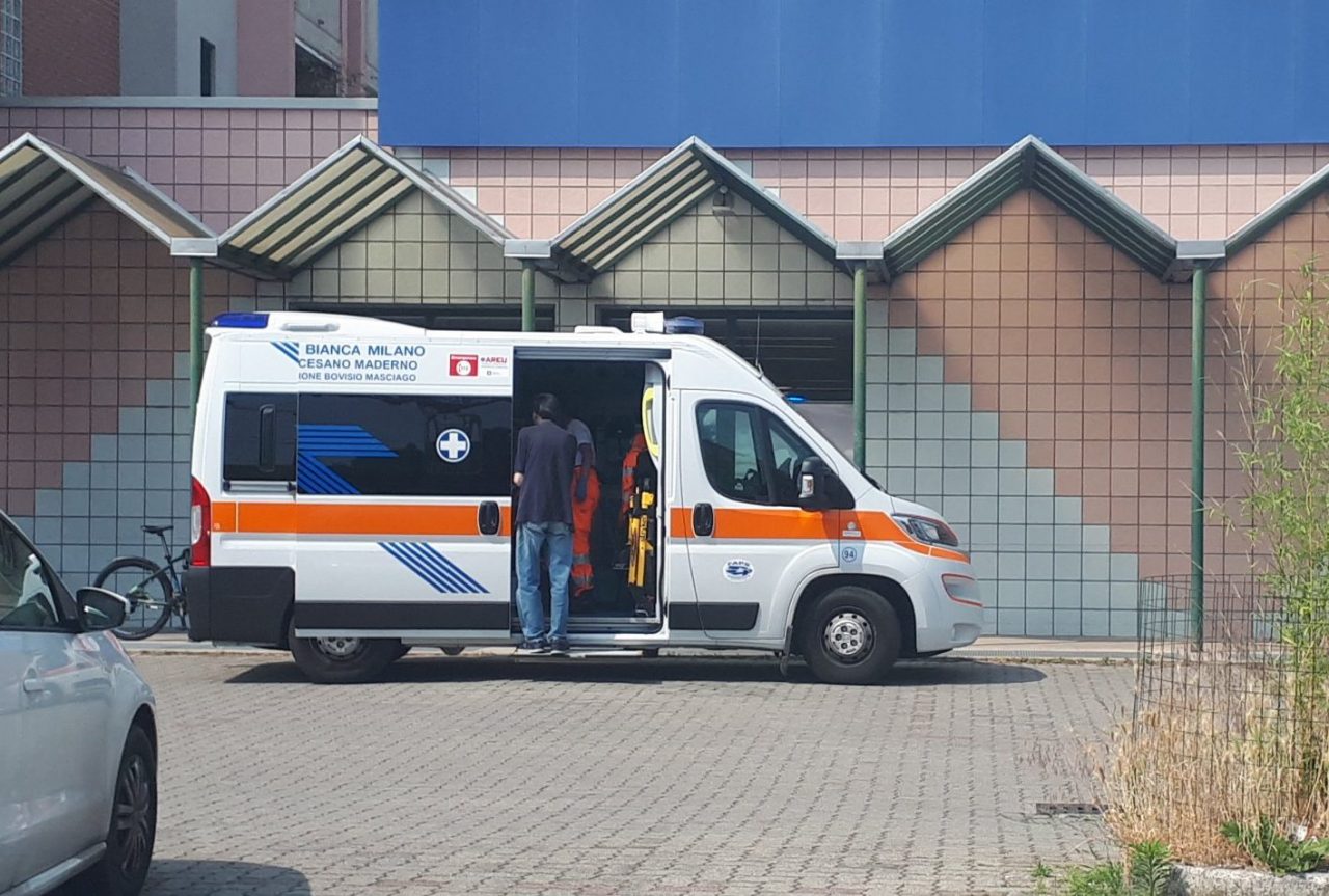 Seveso, malore al supermercato: interviene l’automedica